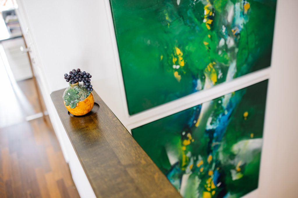 Vase und Gemälde im Büro, Meine Immobilie ! :: Foto @ Karin Bergmann